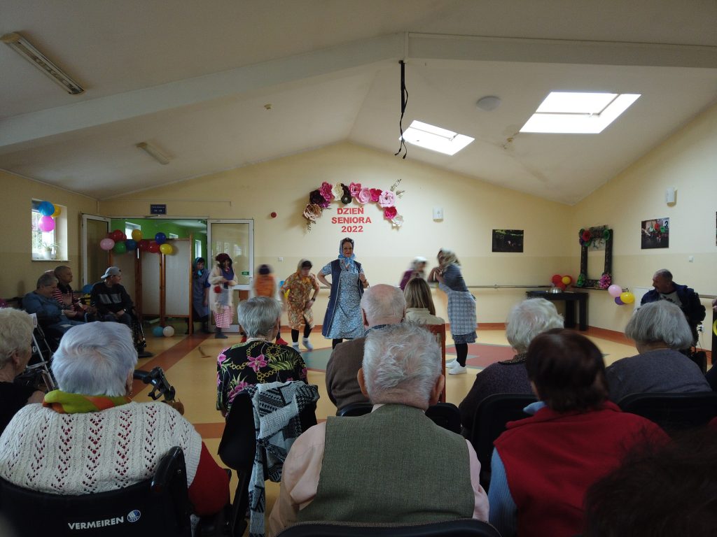 Mieszkańcy naszego domu podczas Dnia Seniora w Domu Pomocy Społecznej „Niezapominajka” w Elblągu