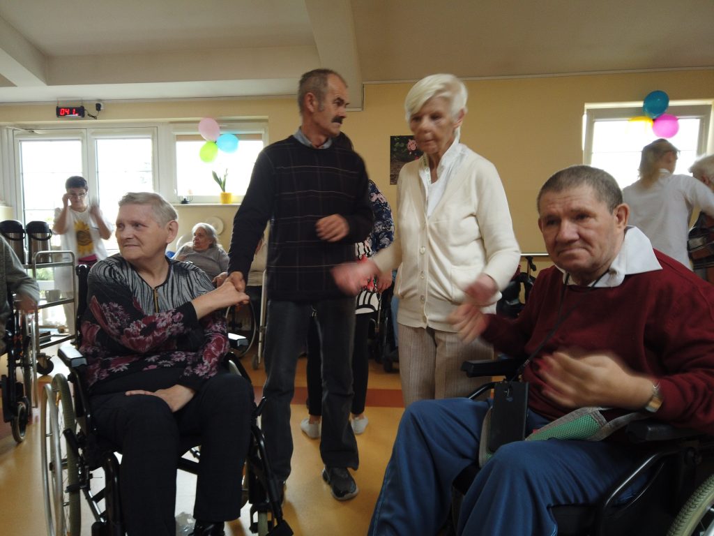 Mieszkańcy naszego domu podczas Dnia Seniora w Domu Pomocy Społecznej „Niezapominajka” w Elblągu