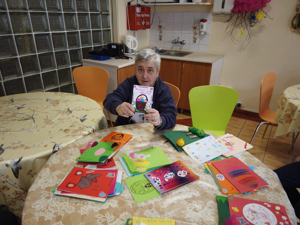 Mieszkańcy Domu Pomocy Społecznej w Tolkmicku dziękują  za prezenty w postaci kartek z okazji Świąt Wielkanocnych.